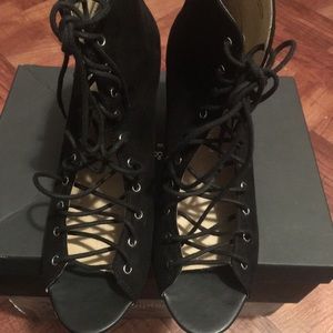 cute black chinese laundry shoes  size 8.5